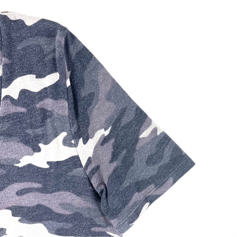 PINK Victoria’s Secret Grey Camouflage V-Neck Essentials Tee - Picture 9 of 9